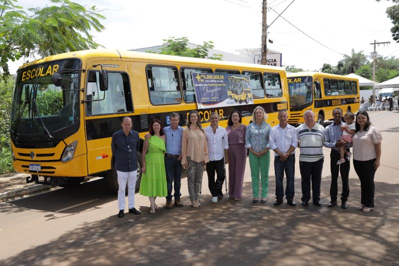 Perdizes recebe 3 ônibus escolares 0km